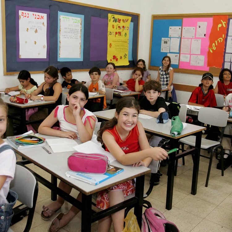 **File** Children during a class at the Arison Campus Arts School, Tel Aviv. May 26 2006. Campus Arison Arts School is an Elementary school as well as a Junior High school, it focuses in art subjects as a major part of the school studies. Photo by Moshe Shai/Flash90. **Maariv & Agencies Out**